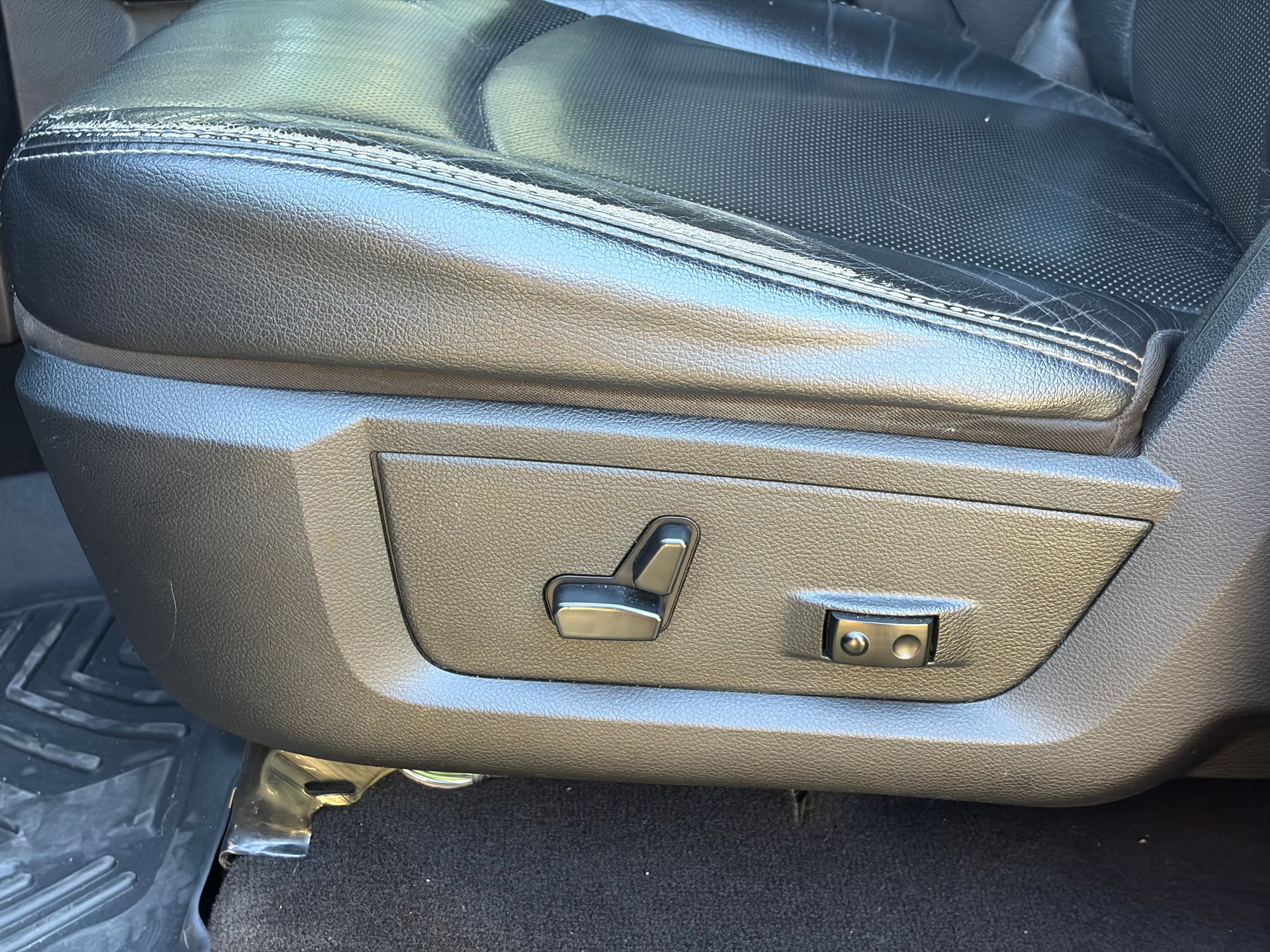 2015 RAM Ram 1500 Pickup Sport - Photo 26