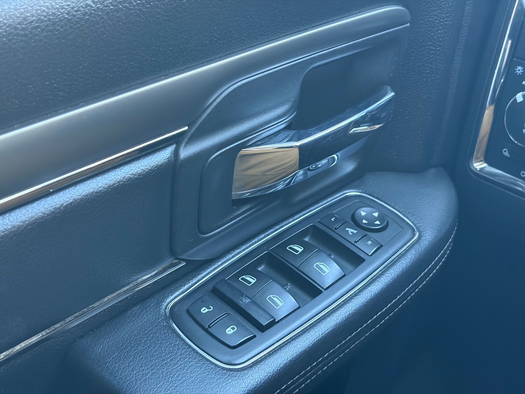 2015 RAM Ram 1500 Pickup Sport - Photo 24