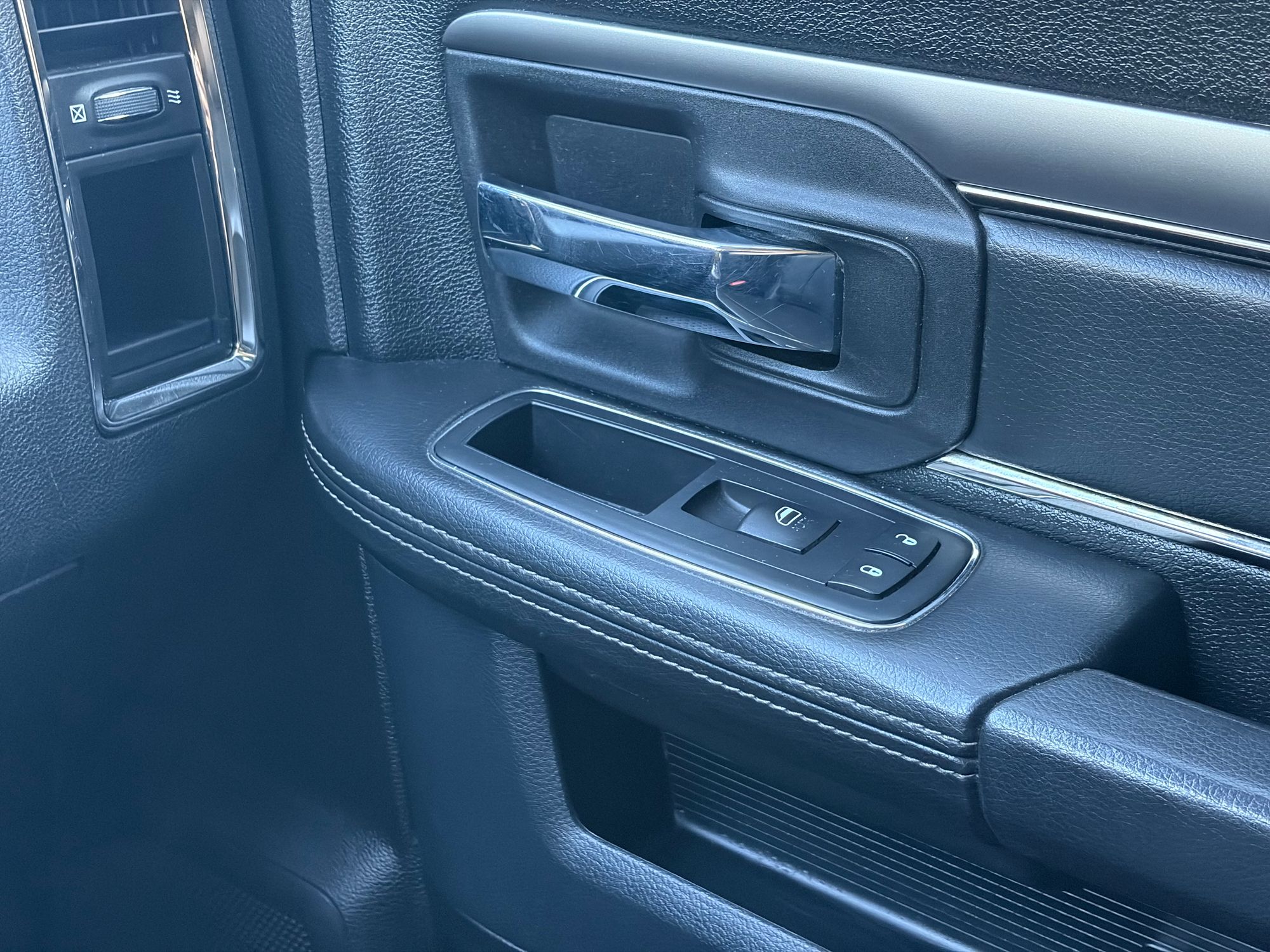 2015 RAM Ram 1500 Pickup Sport - Photo 25