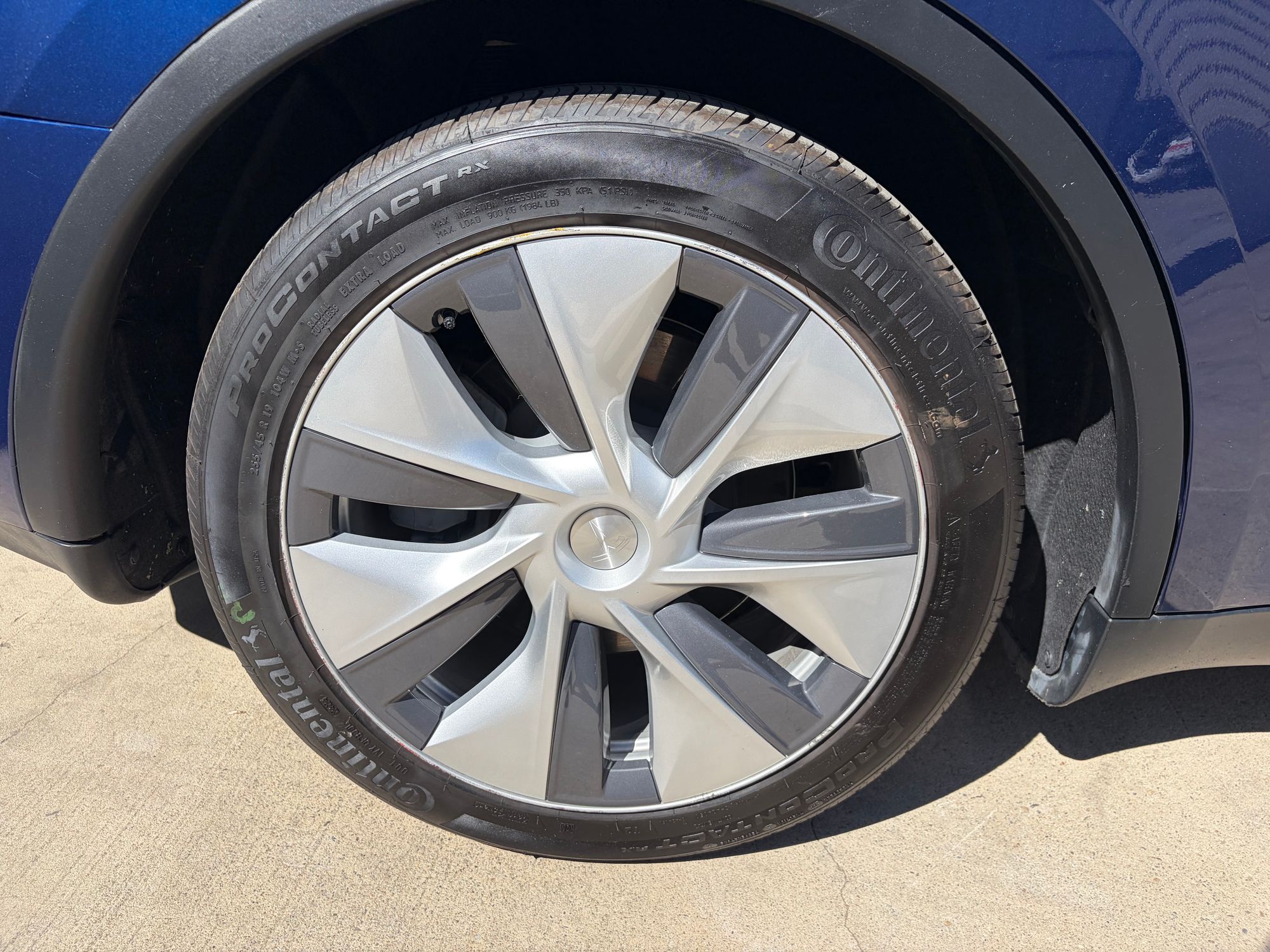 2021 TESLA Model Y Standard Range photo 32