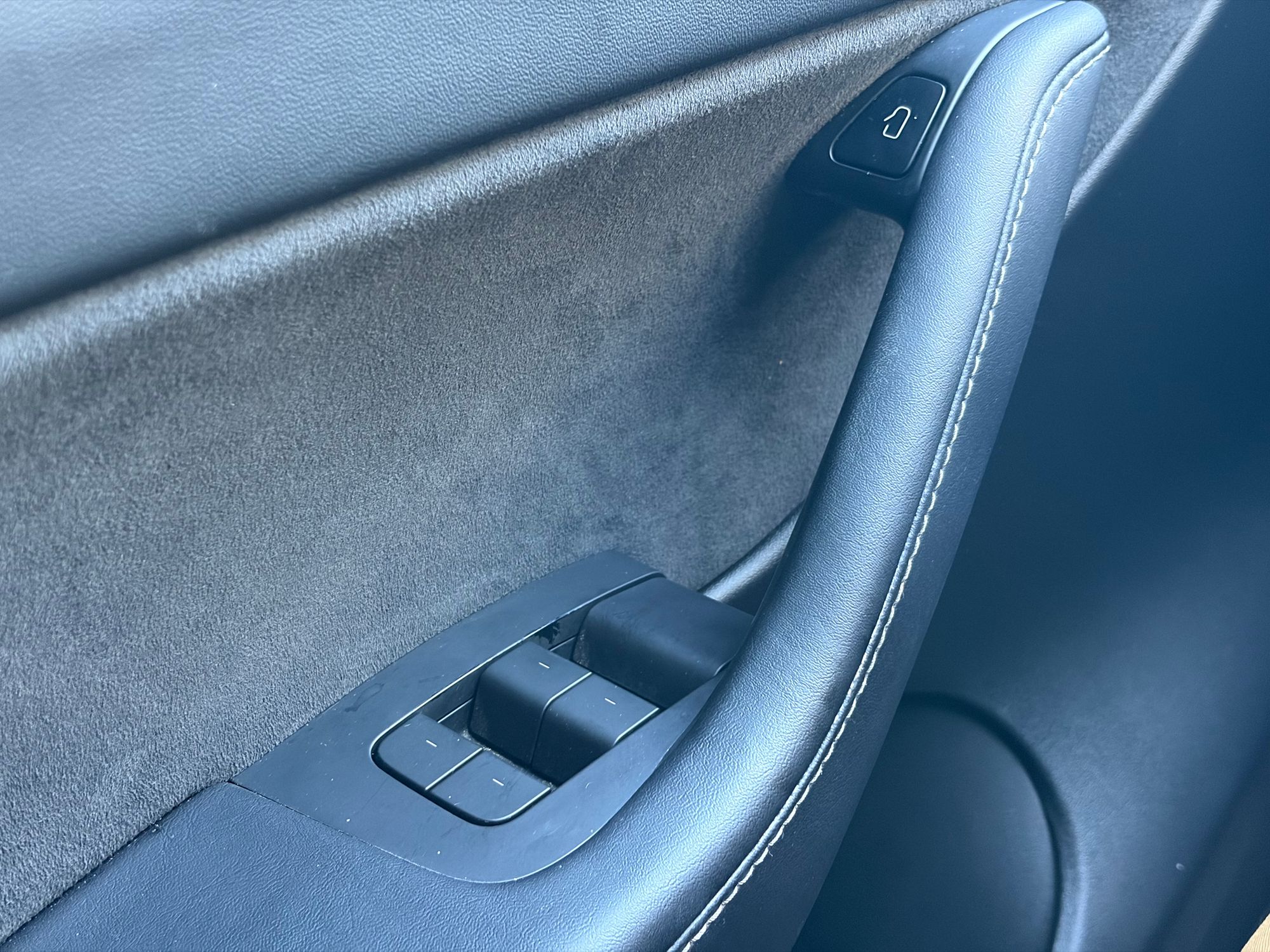 2022 TESLA Model Y Long Range Dual Motor photo 23