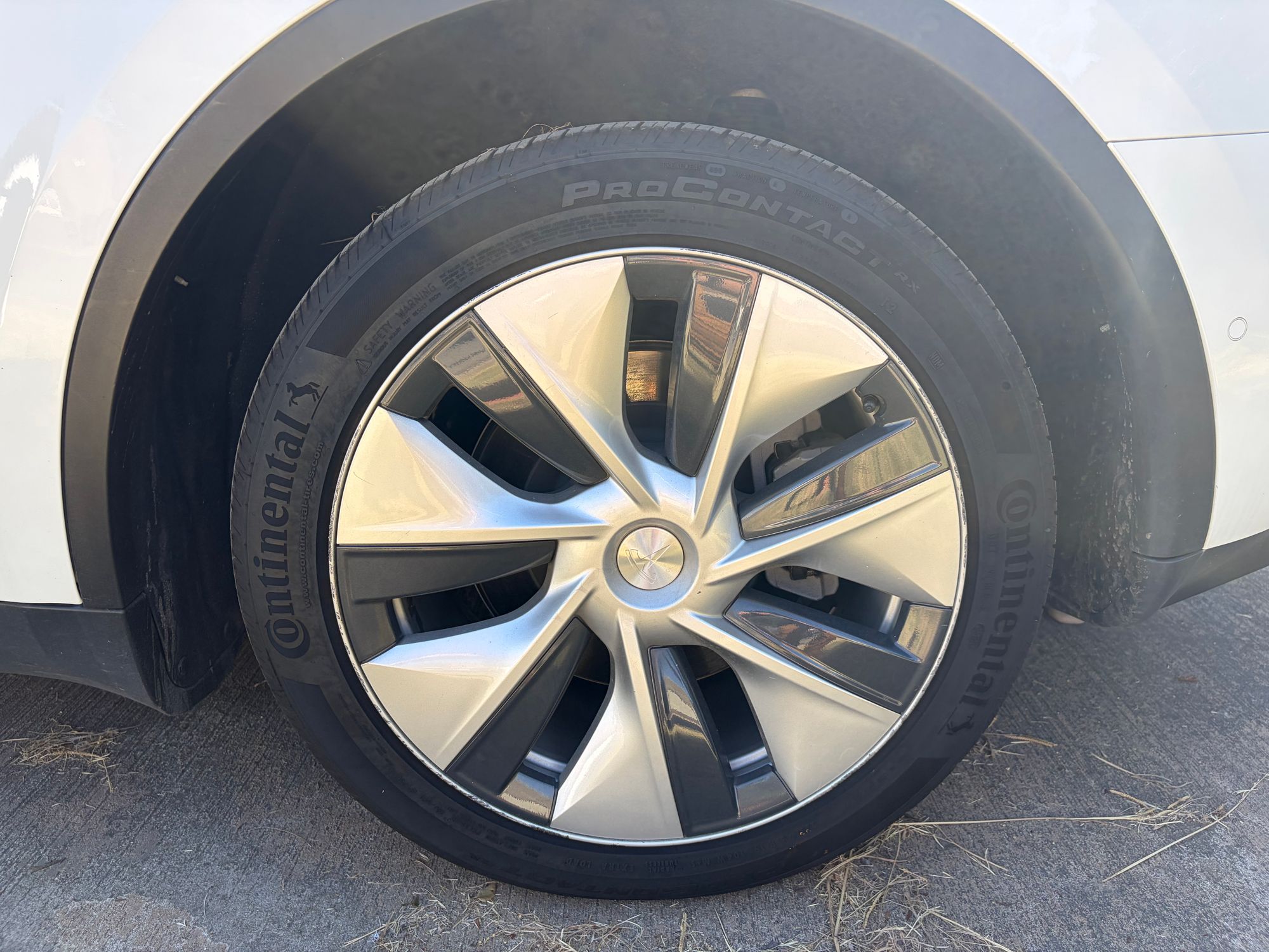 2022 TESLA Model Y Long Range Dual Motor photo 31