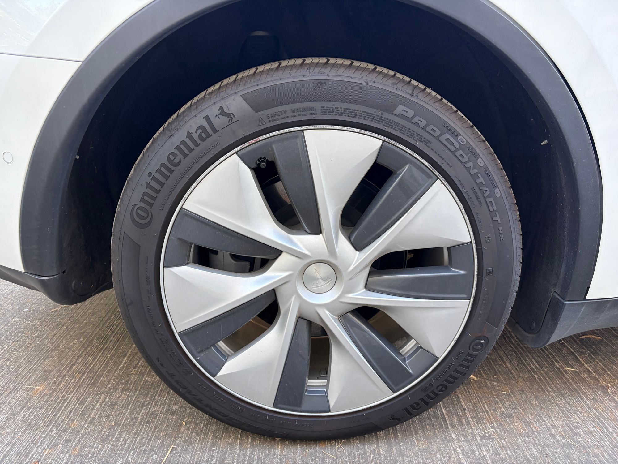 2022 TESLA Model Y Long Range Dual Motor photo 30