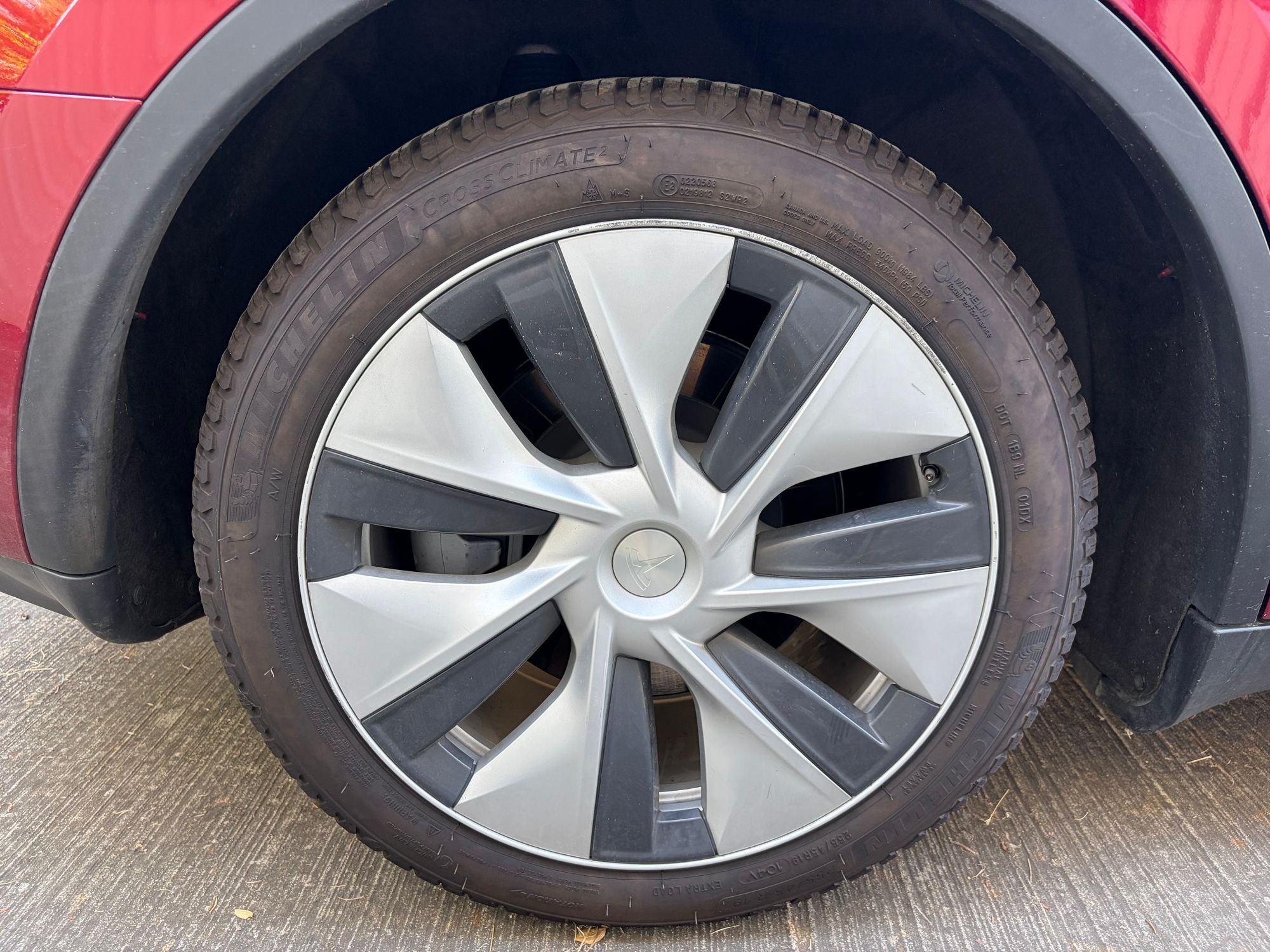 2024 TESLA Model Y Long Range Dual Motor photo 28