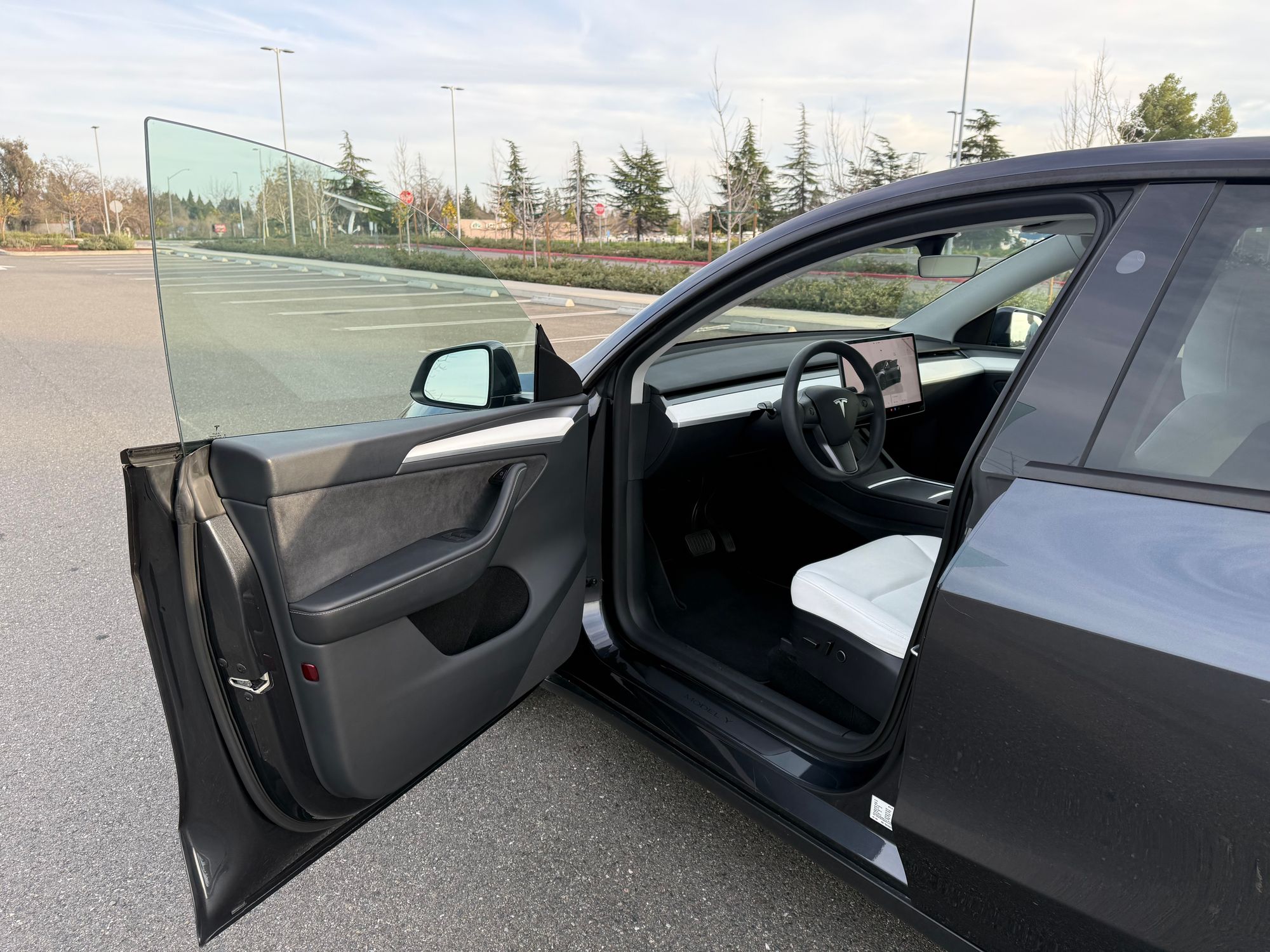 2024 Tesla Model Y Long Range - Photo 10
