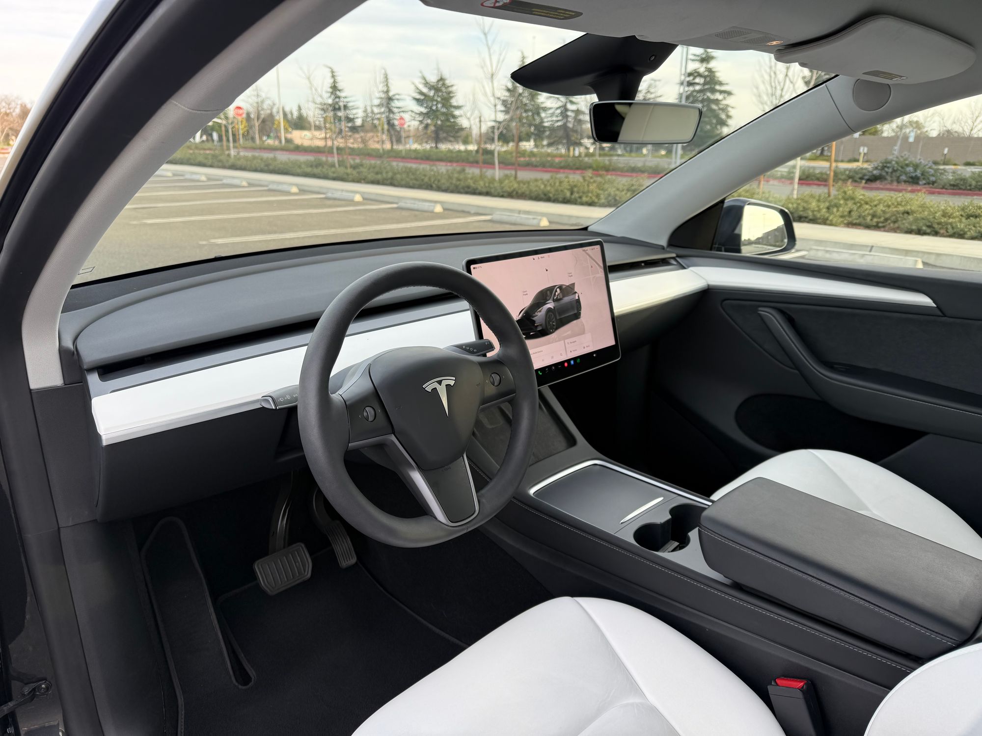 2024 Tesla Model Y Long Range - Photo 12