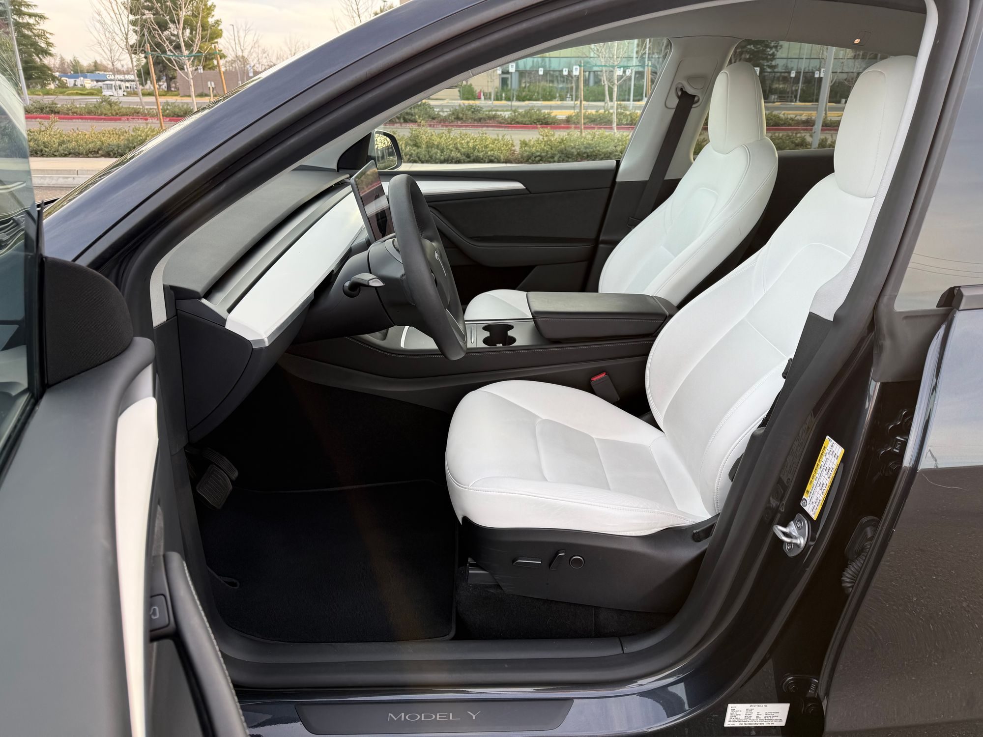 2024 Tesla Model Y Long Range - Photo 11