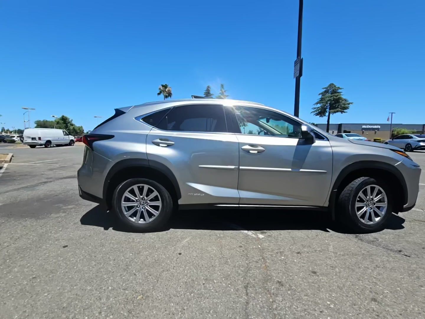 2018 LEXUS NX 300H Luxury photo 6