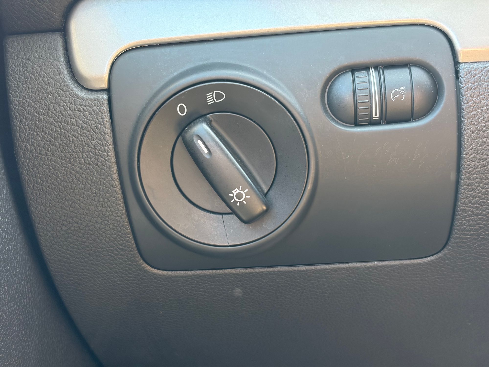 2012 VOLKSWAGEN Golf photo 20