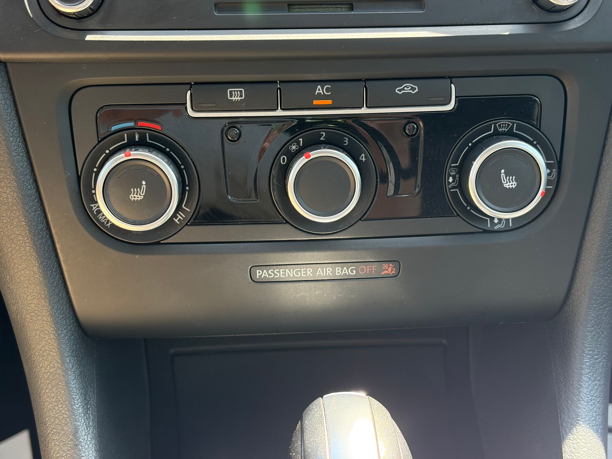 2012 VOLKSWAGEN Golf photo 22
